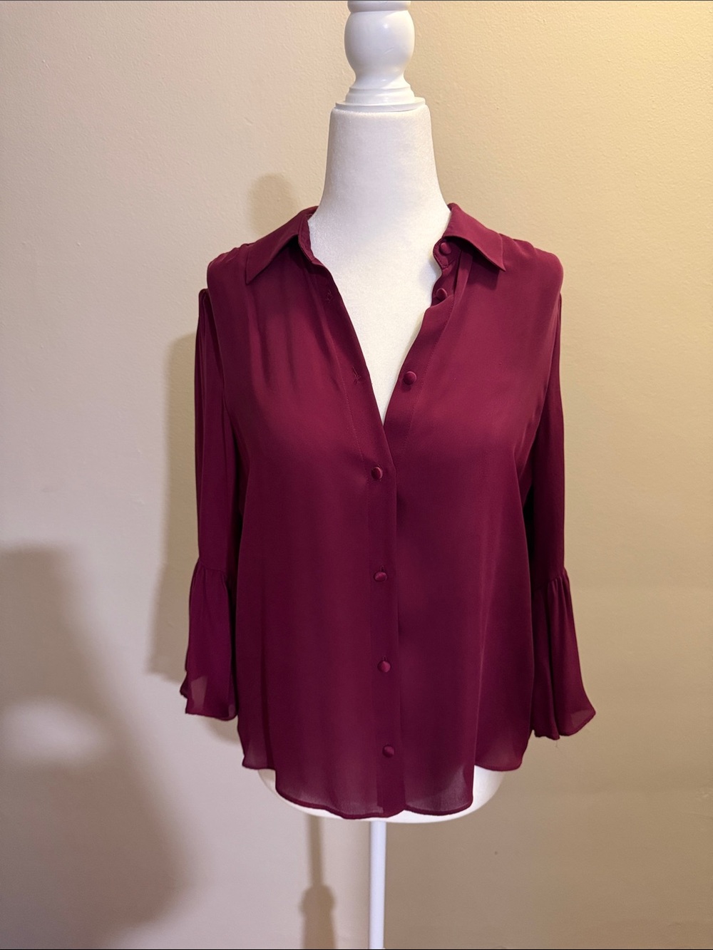 ALICE + OLIVIA Women’s Burgundy Button Blouse - Picture 2 of 3